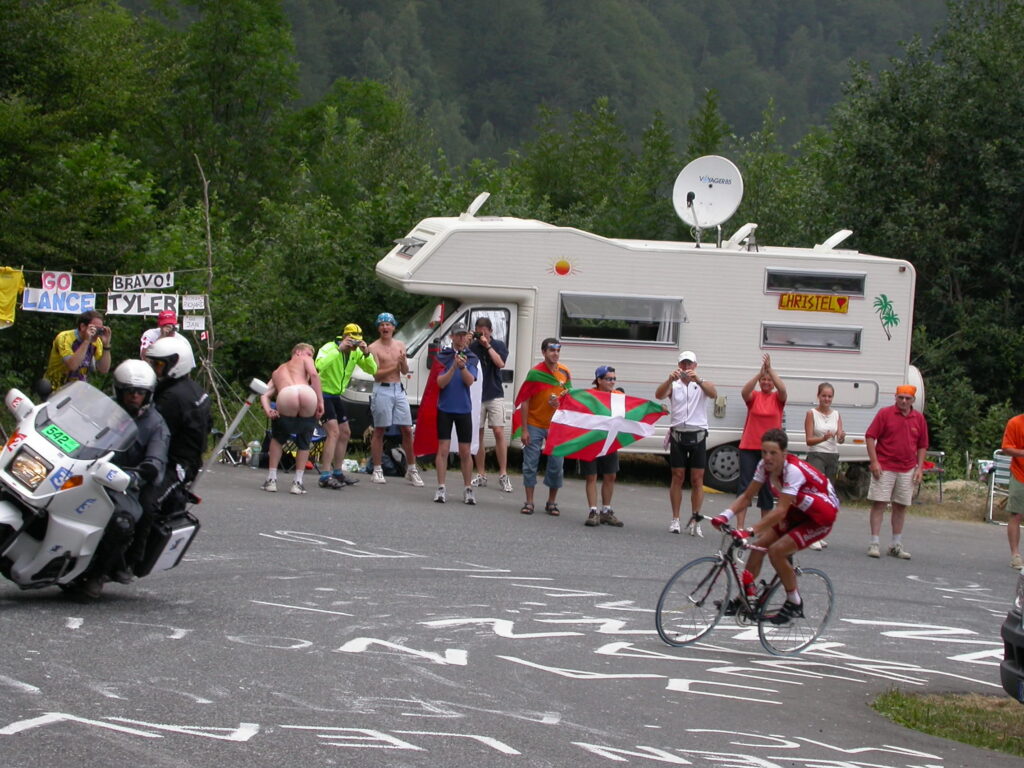 Mooning TdF riders on Luz Ardiden