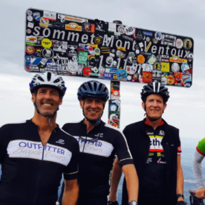 chianti cycling tour stop at a vineyard in Tuscany